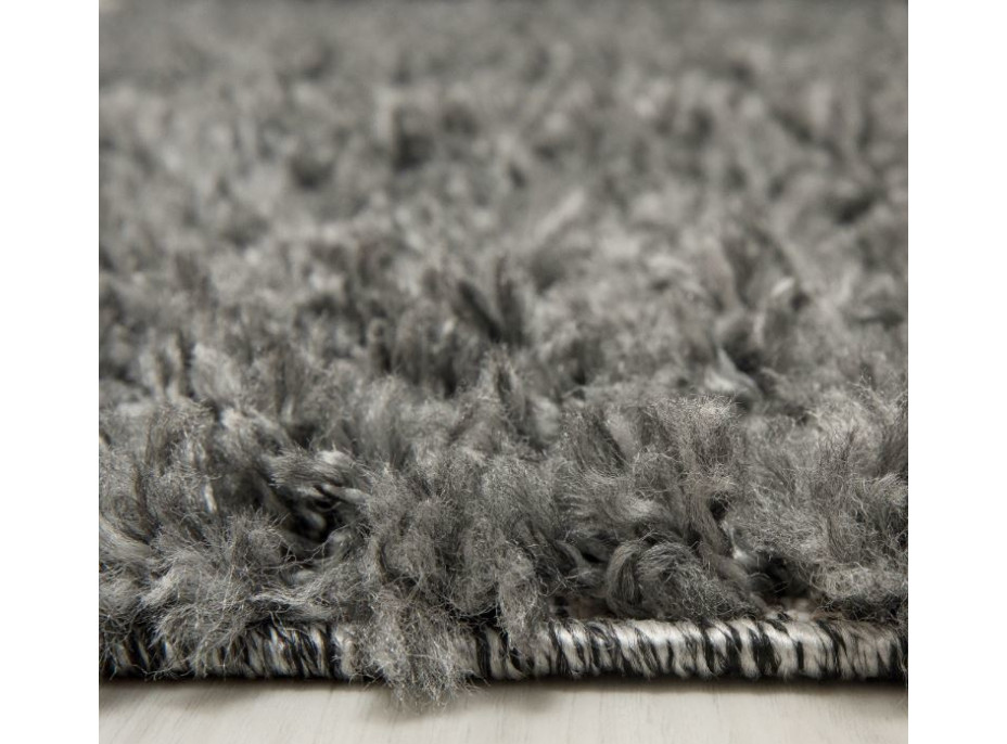 Kusový koberec Shaggy SOHO - tmavě šedý