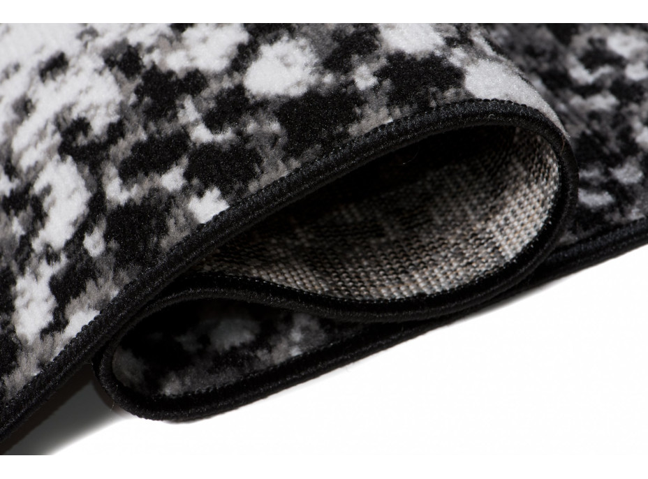 Kusový koberec TAPIS Snake - černý