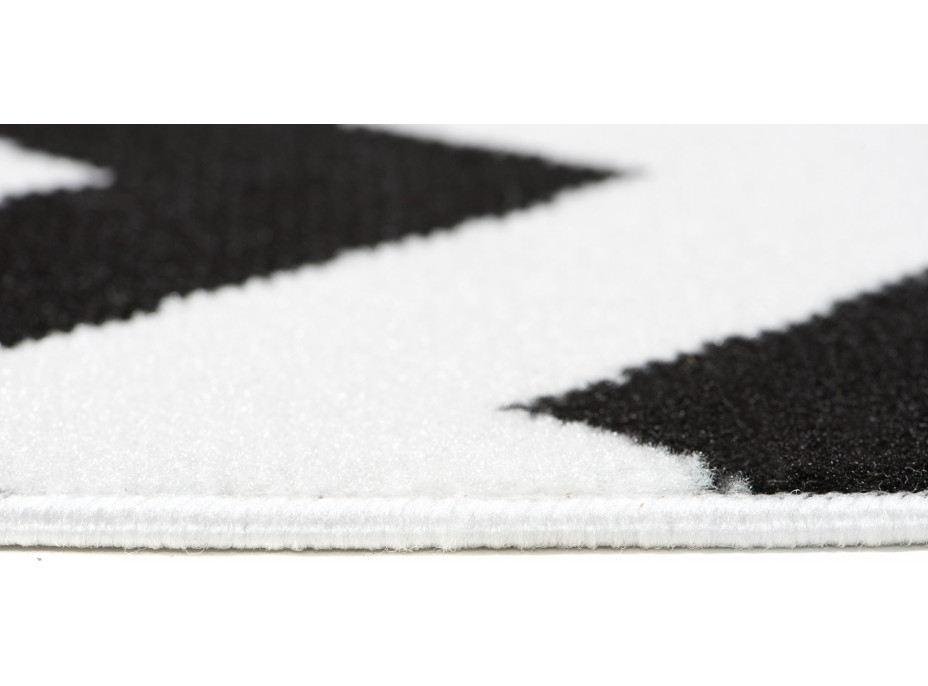 Kusový koberec TAPIS Cik cak - černý/bílý