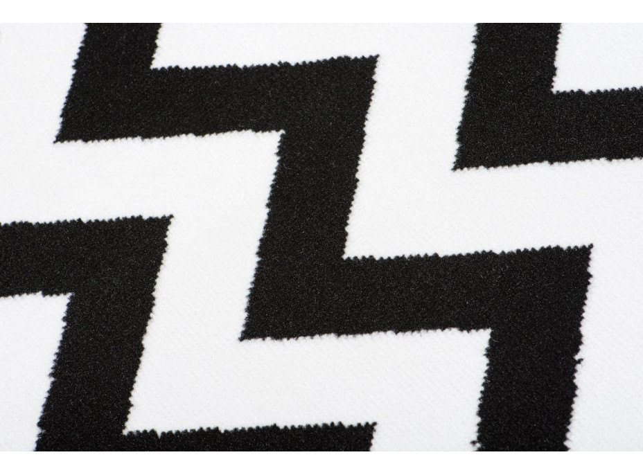 Kusový koberec TAPIS Cik cak - černý/bílý