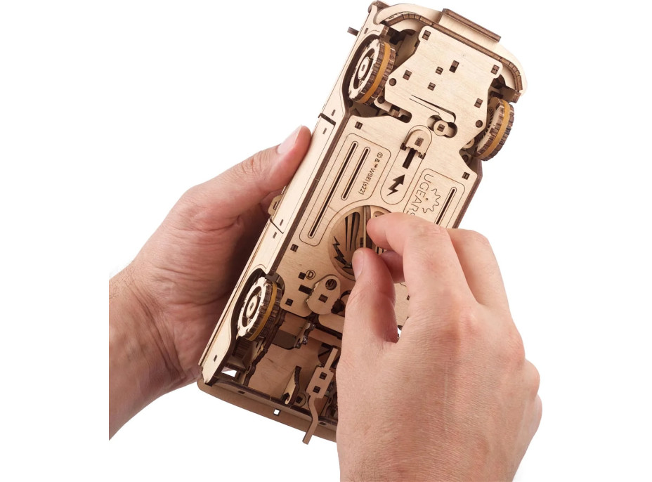 Ugears 3D dřevěné mechanické puzzle Harry Potter Létající Ford Anglia