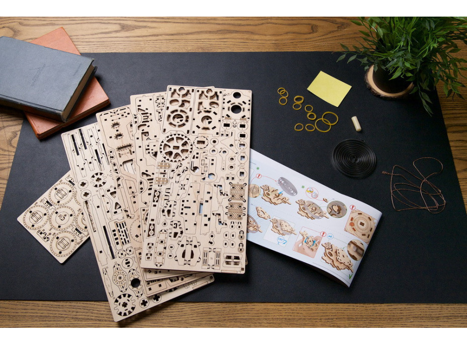 Ugears 3D dřevěné mechanické puzzle Dozor-B Combat Vehicle