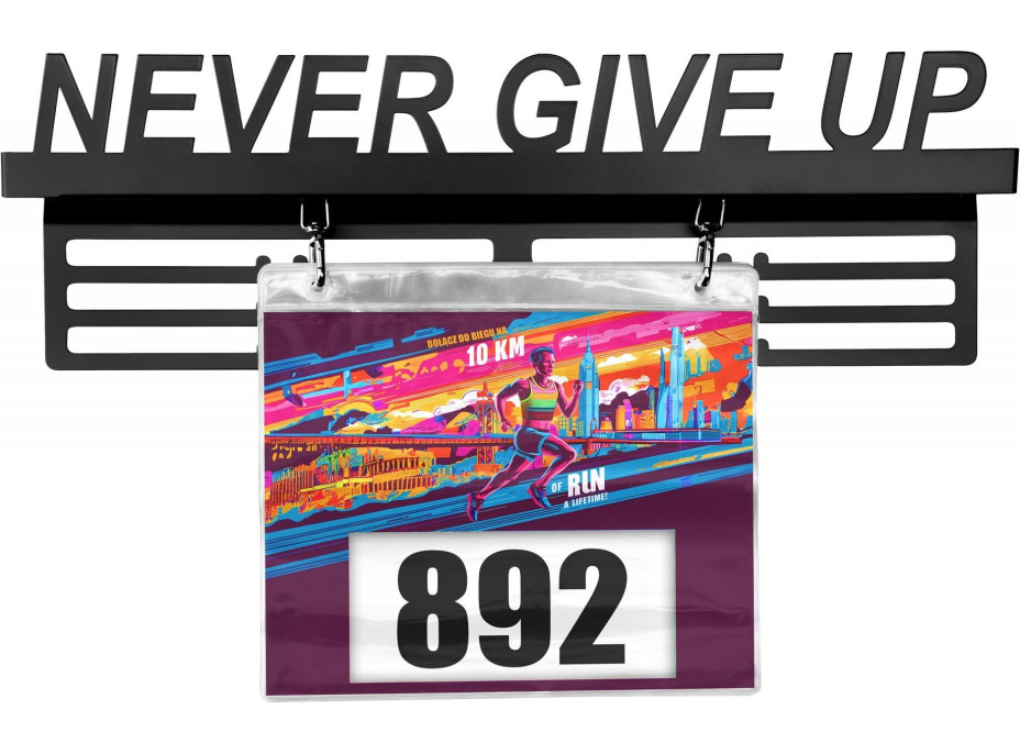 Kovový věšák na medaile a startovní čísla NEVER GIVE UP - černý