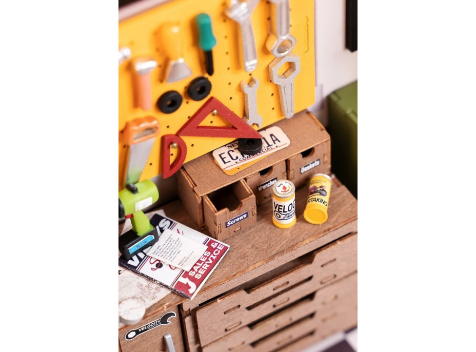 ROBOTIME Rolife DIY 3D dřevěné puzzle Garáž s LED osvětlením 157 dílků