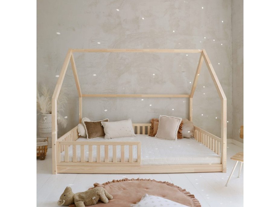 Dětská domečková Montessori postel z masivu borovice BIANCO - 200x140 cm