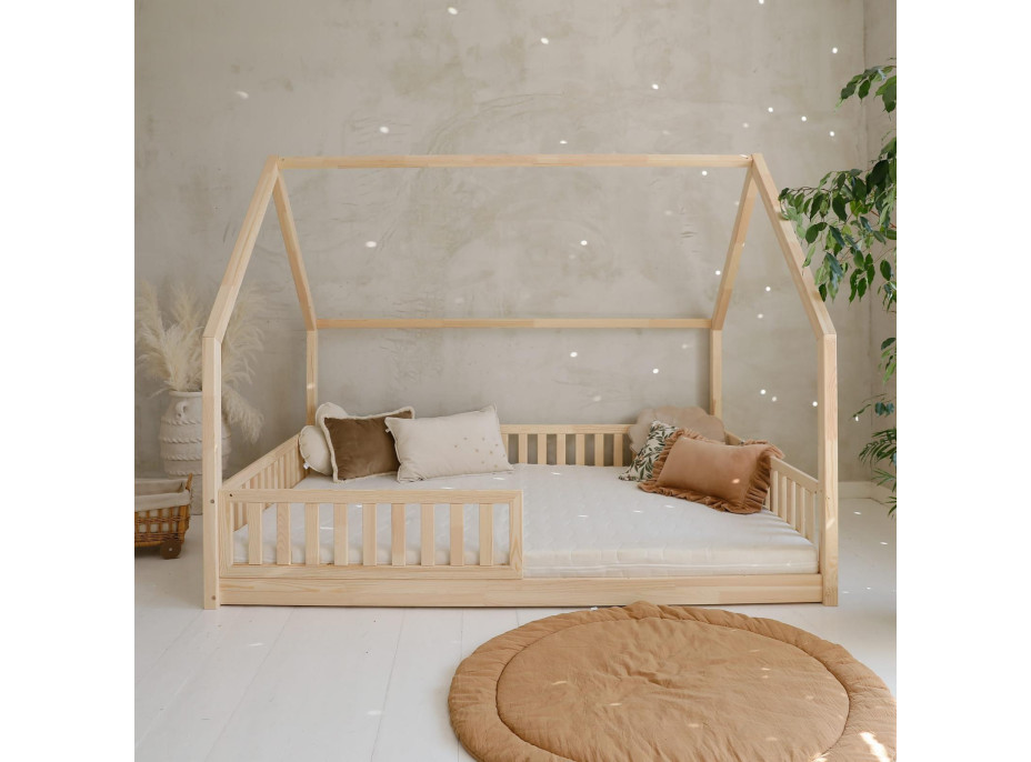 Dětská domečková Montessori postel z masivu borovice BIANCO - 200x140 cm