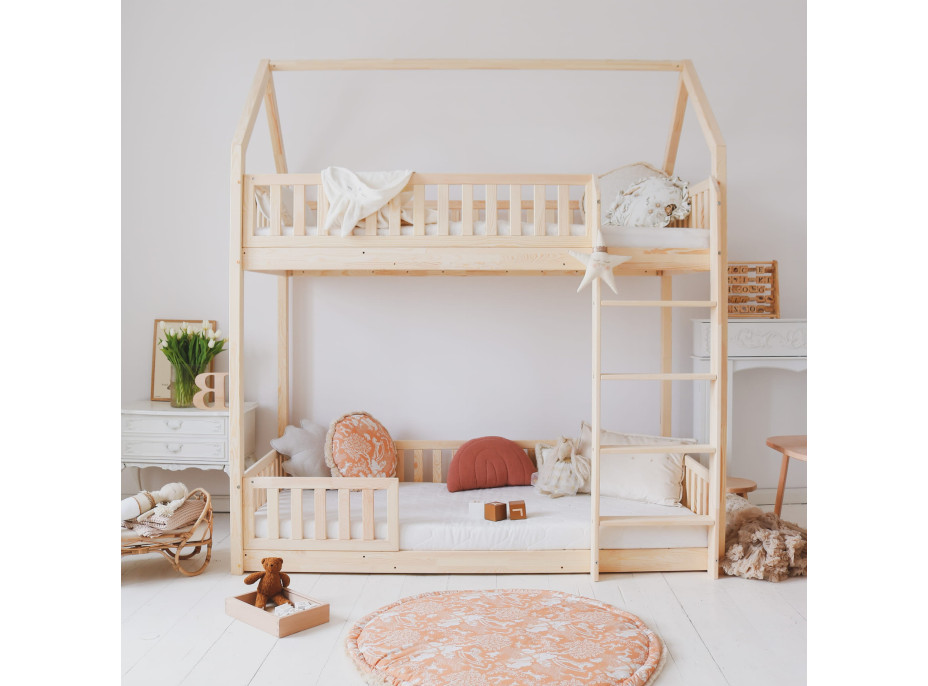 Dětská patrová domečková postel z masivu borovice BIANCO s Montessori lůžkem - 200x90 cm - bez povrchových úprav