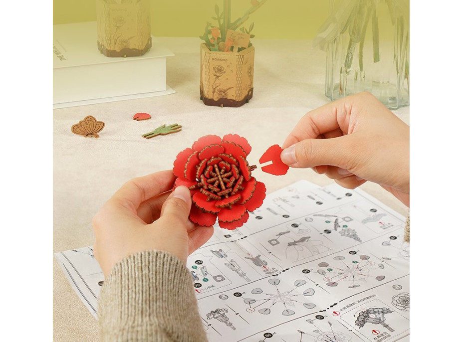 ROBOTIME Rowood 3D dřevěné puzzle Červené karafiáty 124 dílků