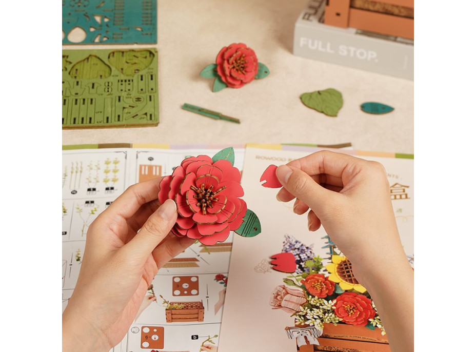 ROBOTIME Rowood 3D dřevěné puzzle Truhlík s květinami 658 dílků