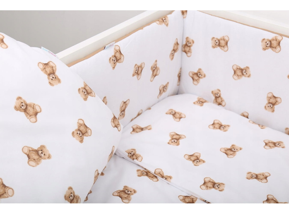 Ochranný mantinel do postýlky 180x30 cm BABYMAM PREMIUM - Medvídek Teddy - bílý/skořicový