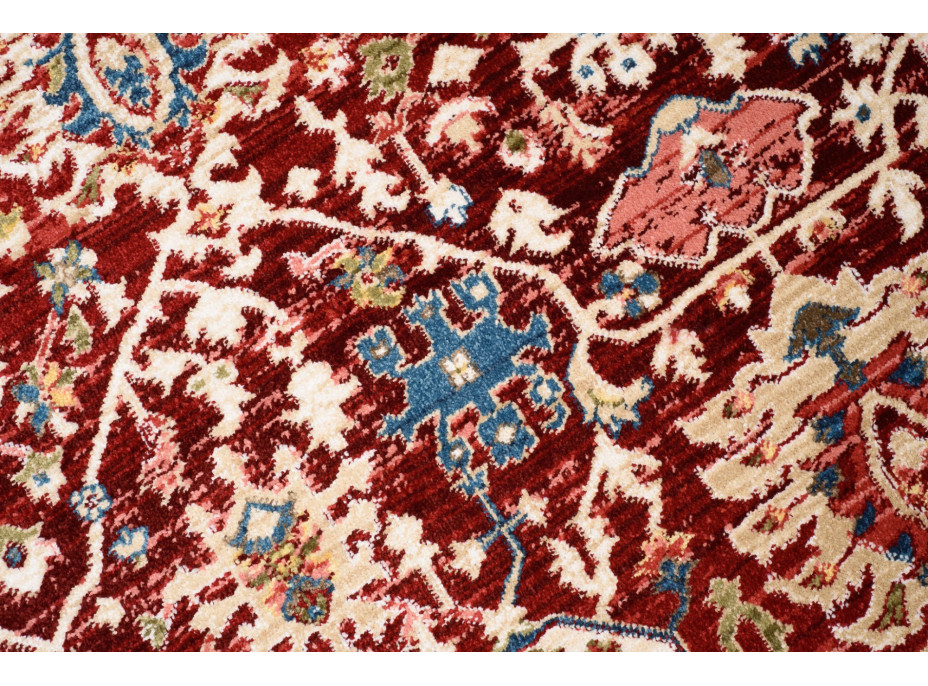 Kusový koberec RIVOLI Bergama - červený