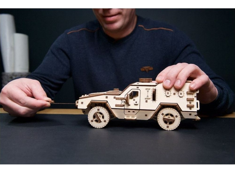 UGEARS 3D puzzle Dozor-B Combat Vehicle 300 dílků