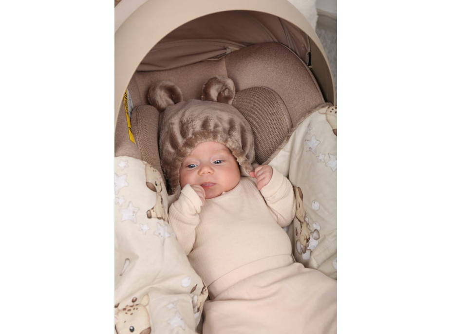 Plyšová zavinovačka s kapucí BABYMAM do autosedačky - Béžová žirafa/cappuccino
