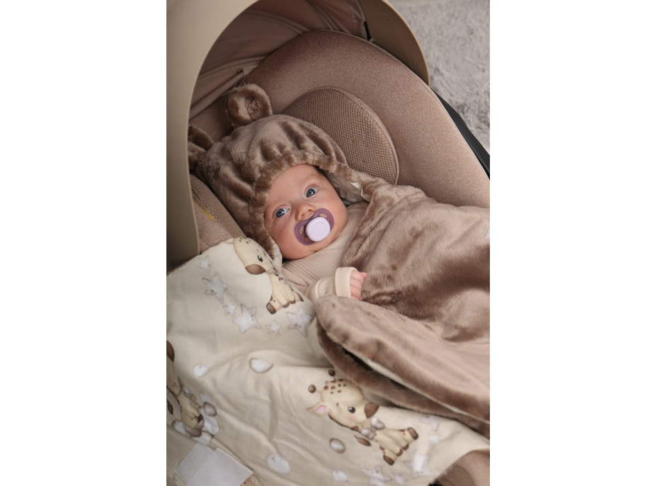 Plyšová zavinovačka s kapucí BABYMAM do autosedačky - Béžová žirafa/cappuccino