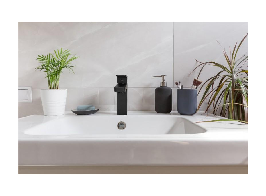 Umyvadlová baterie SARA - černá - nízká