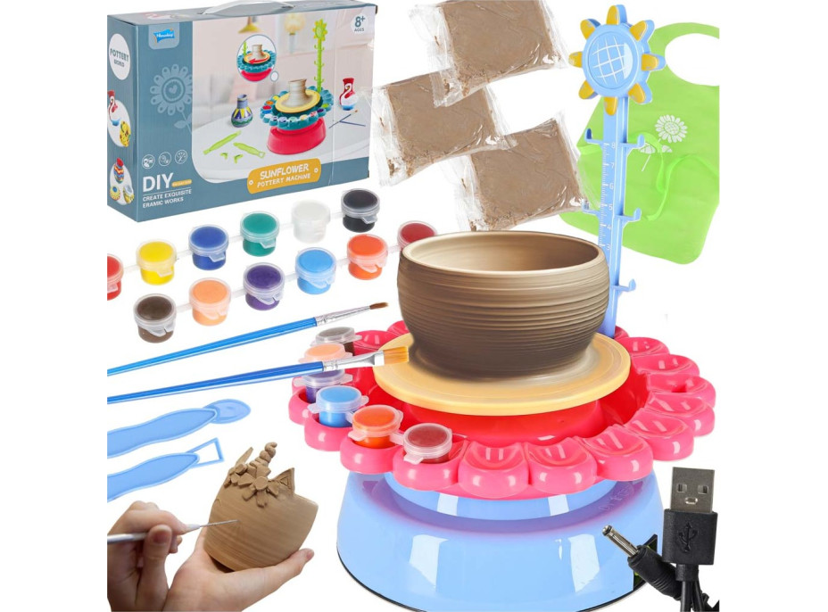 Hrnčířský kruh s hlínou a barvami