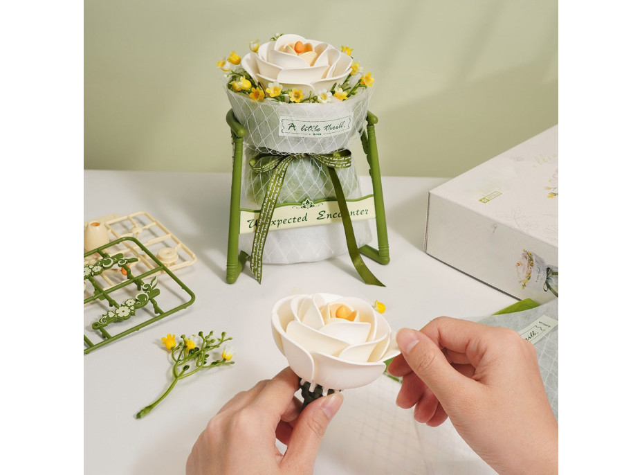 ROBOTIME Rokr Floral Art: 3D puzzle Bílá kamélie 63 dílků