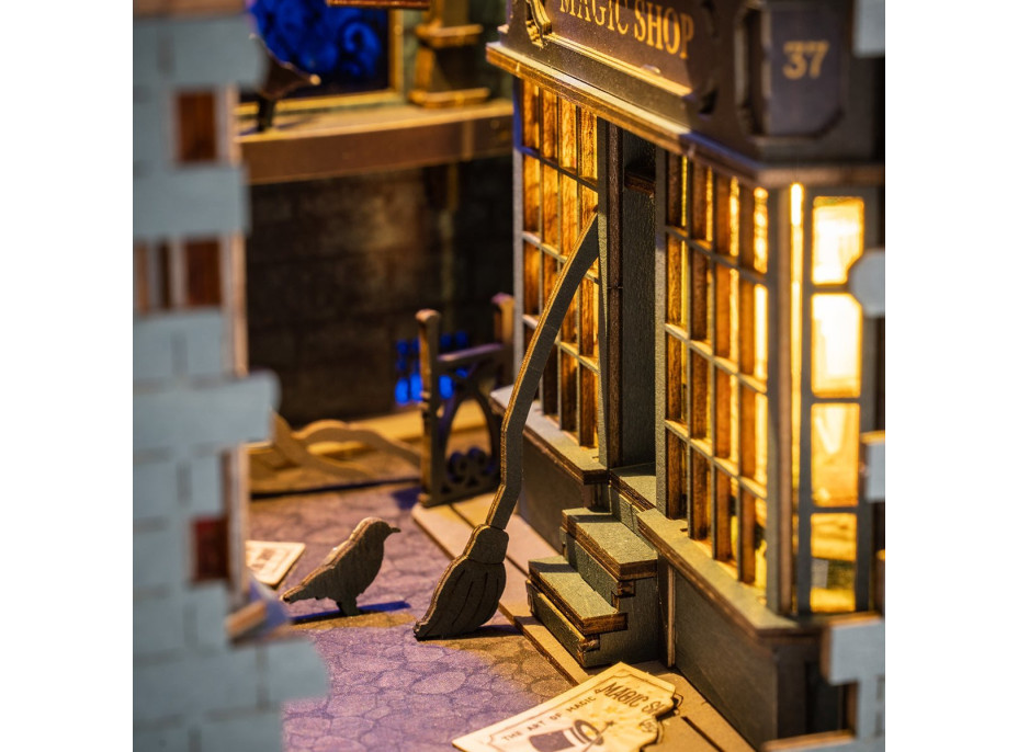 ROBOTIME Rolife DIY 3D Zarážka na knihy: Kouzelnická ulička s LED osvětlením 216 dílků