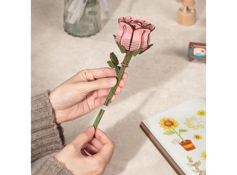 ROBOTIME Rowood 3D dřevěné puzzle Růžová růže 104 dílků