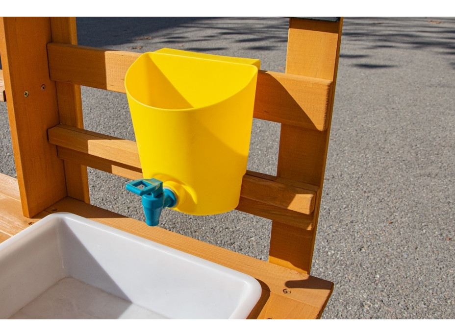 2Kids Toys Dřevěná zahradní kuchyňka s dřezem