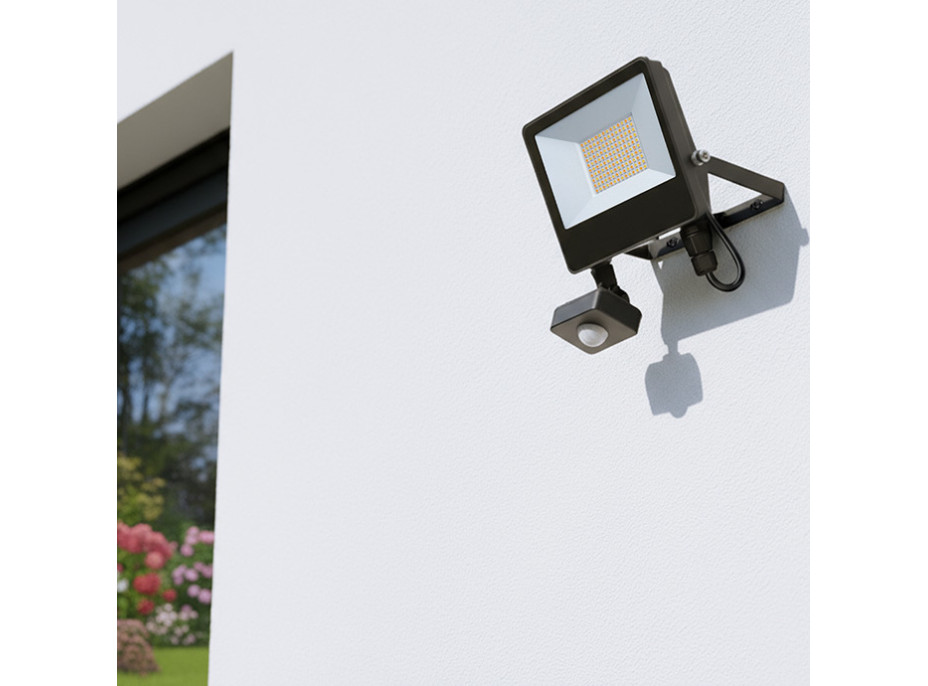 Solight LED reflektor se senzorem TOP, 30W, max. 3900lm, 3CCT, volitený výkon 100/66%, IP65, rychlospojka