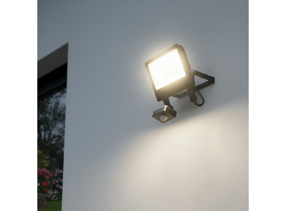 Solight LED reflektor se senzorem TOP, 30W, max. 3900lm, 3CCT, volitený výkon 100/66%, IP65, rychlospojka