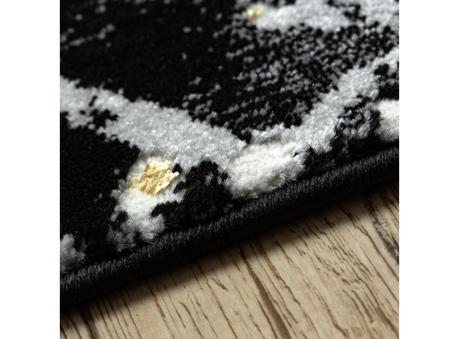 Kusový koberec Allure 1963 black/gold