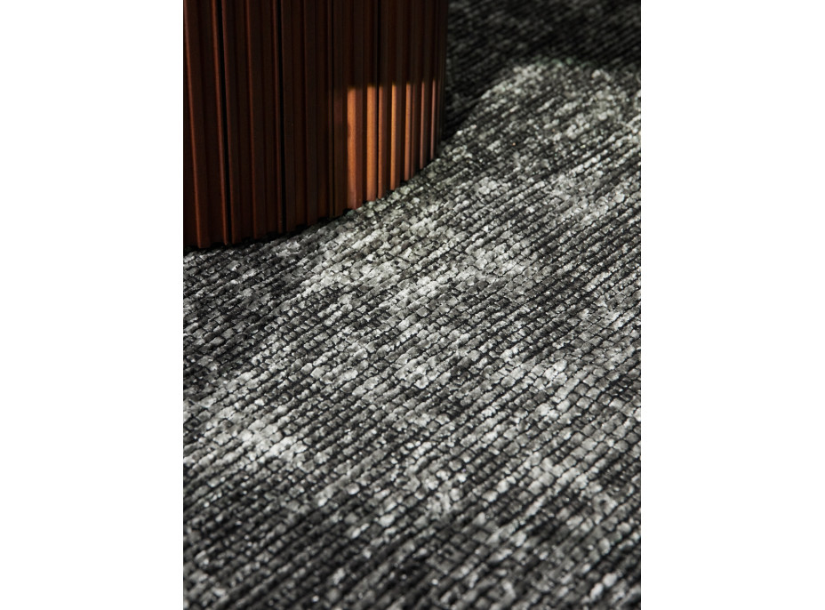 Běhoun Brilliance Prisma 106310 Silver Grey z kolekce Elle