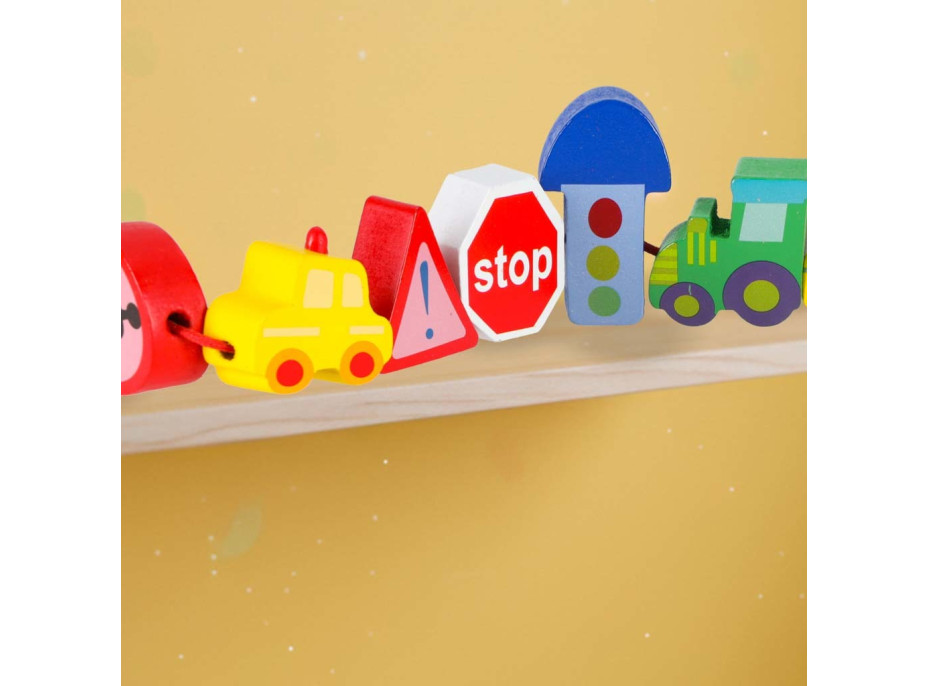 Dřevěné korálky pro navlékání - Autíčka a značky