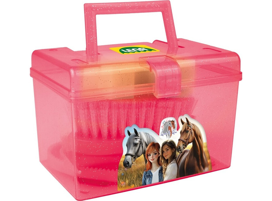 Lena Sada péče o koně v boxu