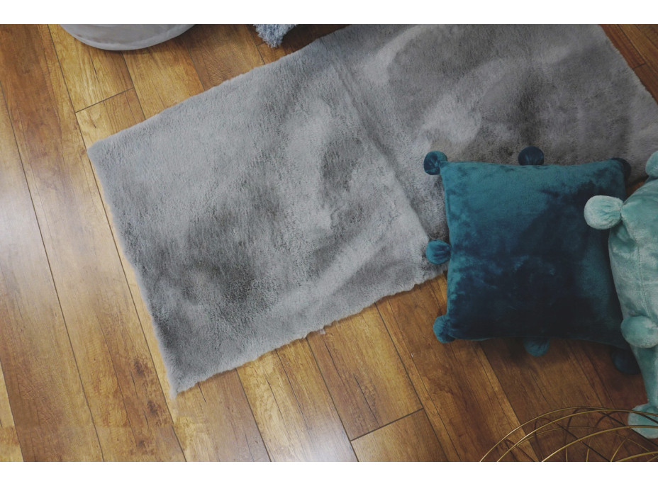 Kusový koberec CHRISTIANIA - světle šedý - imitace králičí kožešiny