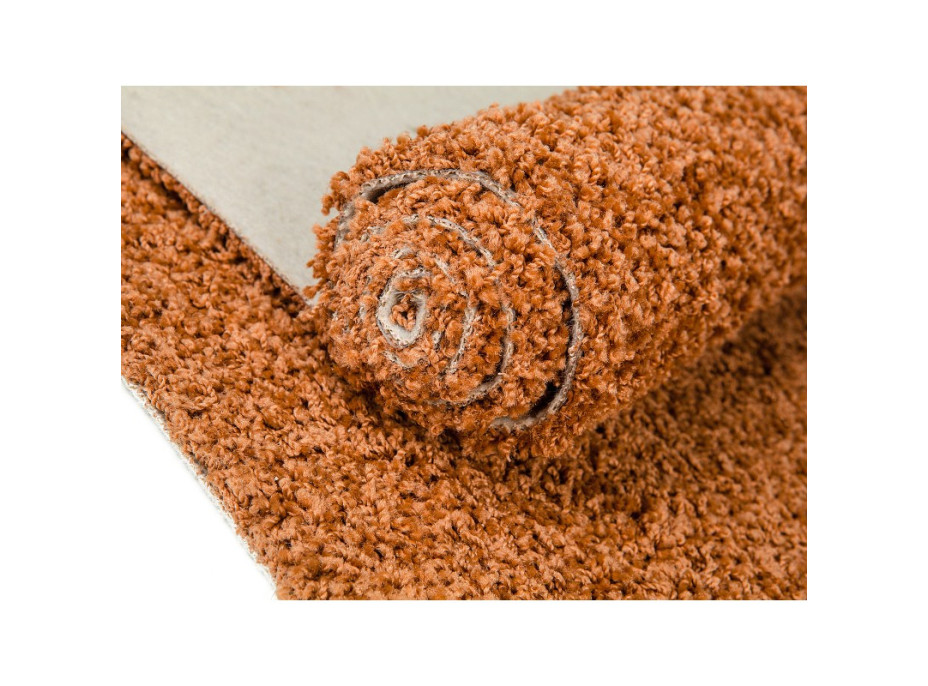 Kusový koberec SHAGGY WIKI – oříškově hnědý