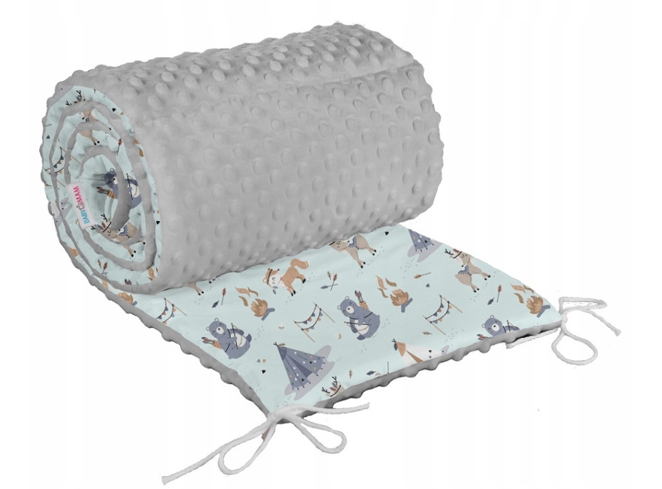 Ochranný mantinel do postýlky 180x30 cm BABYMAM PREMIUM - Indiánský tábor s šedou minky