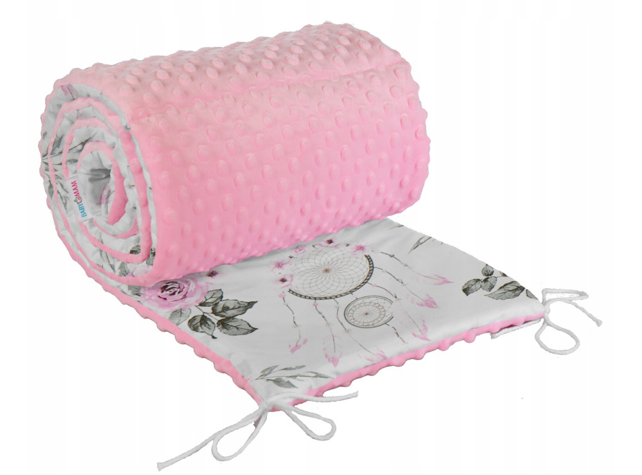 Ochranný mantinel do postýlky 180x30 cm BABYMAM PREMIUM - Lapače snů a květy s růžovou minky
