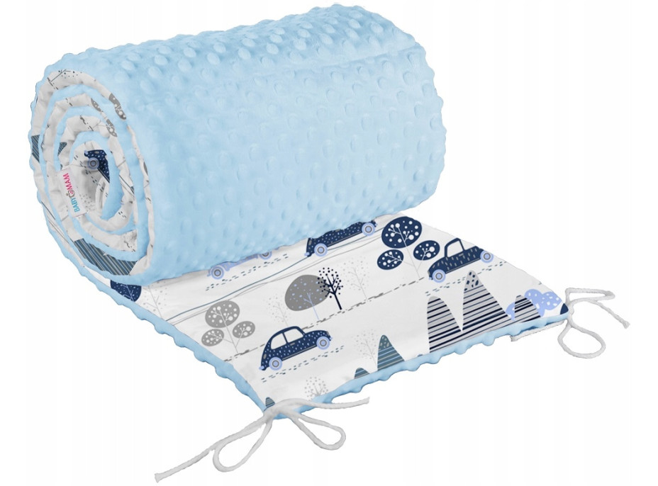 Ochranný mantinel do postýlky 180x30 cm BABYMAM PREMIUM - Retro autíčka s modrou minky