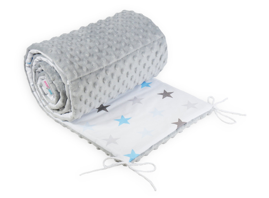 Ochranný mantinel do postýlky 180x30 cm BABYMAM PREMIUM - Modro-šedé hvězdičky s šedou minky