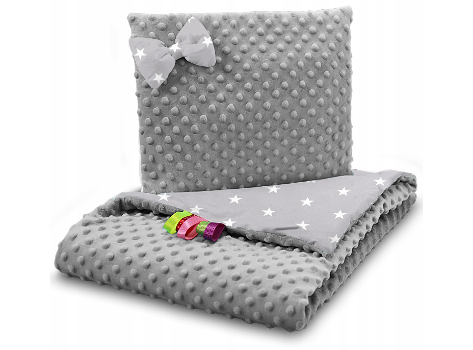 Dětská deka do kočárku s polštářkem a motýlkem - BABYMAM PREMIUM set 3v1 - Bílé hvězdičky s šedou minky