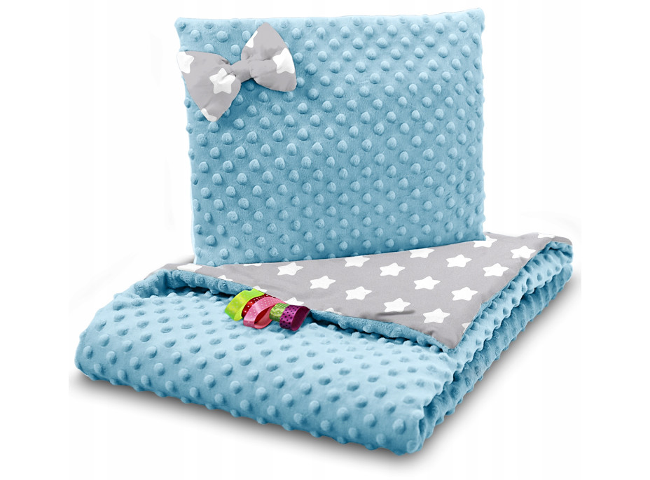 Dětská deka do kočárku s polštářkem a motýlkem - BABYMAM PREMIUM set 3v1 - Velké bílé hvězdičky s modrou minky
