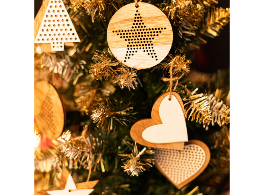 Vánoční závěsné ozdoby na stromeček ze dřeva 8 ks - stromky, hvězdičky a srdíčka