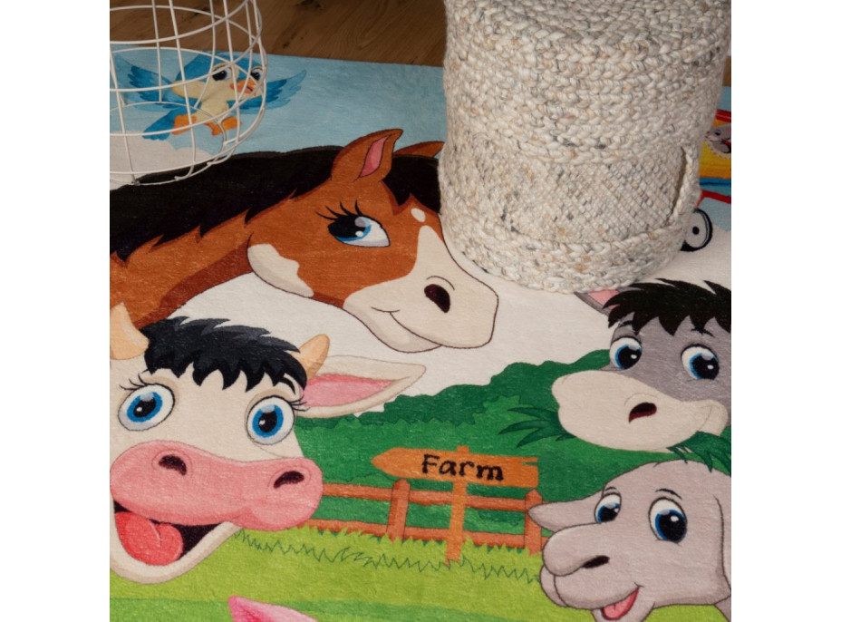 Dětský kusový koberec Juno 472 Farm