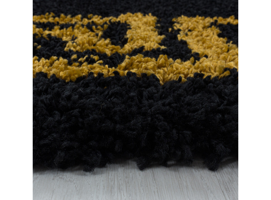 Kusový koberec Hera Shaggy 3301 gold