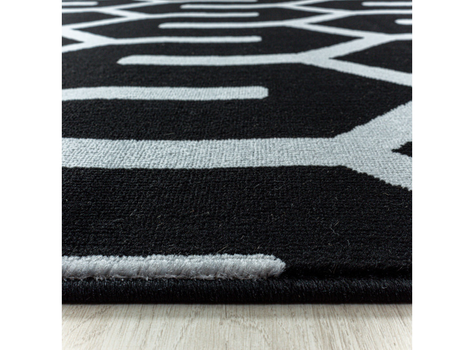 Kusový koberec Costa 3524 black