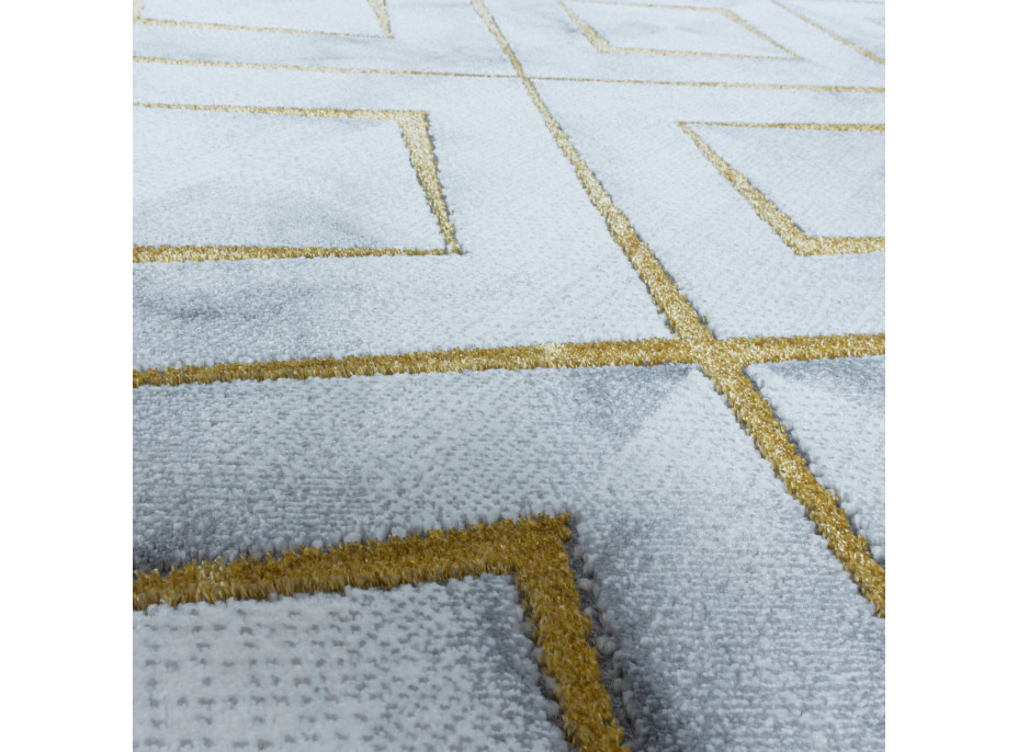 Kusový koberec Naxos 3811 gold